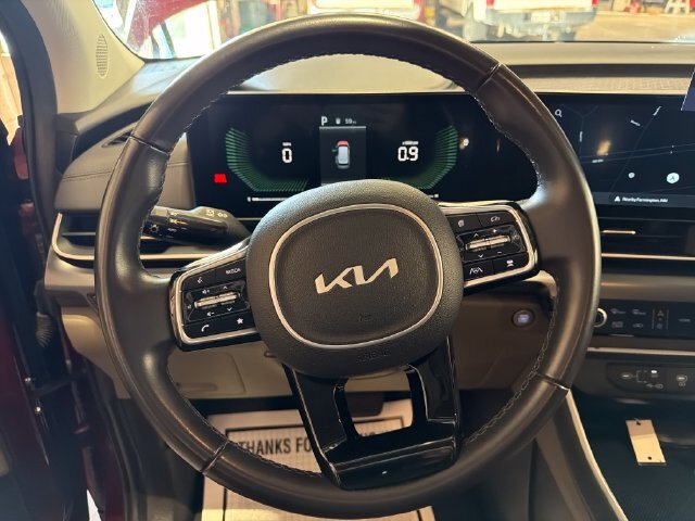 Used 2025 Kia Carnival FWD image 14