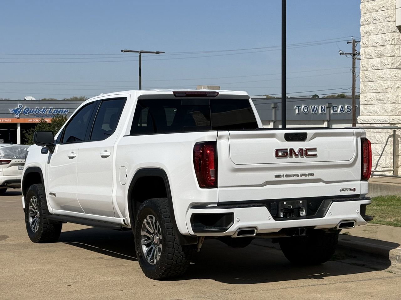 Used 2023 GMC Sierra 1500 AT4 w/ AT4 Preferred Package image 4