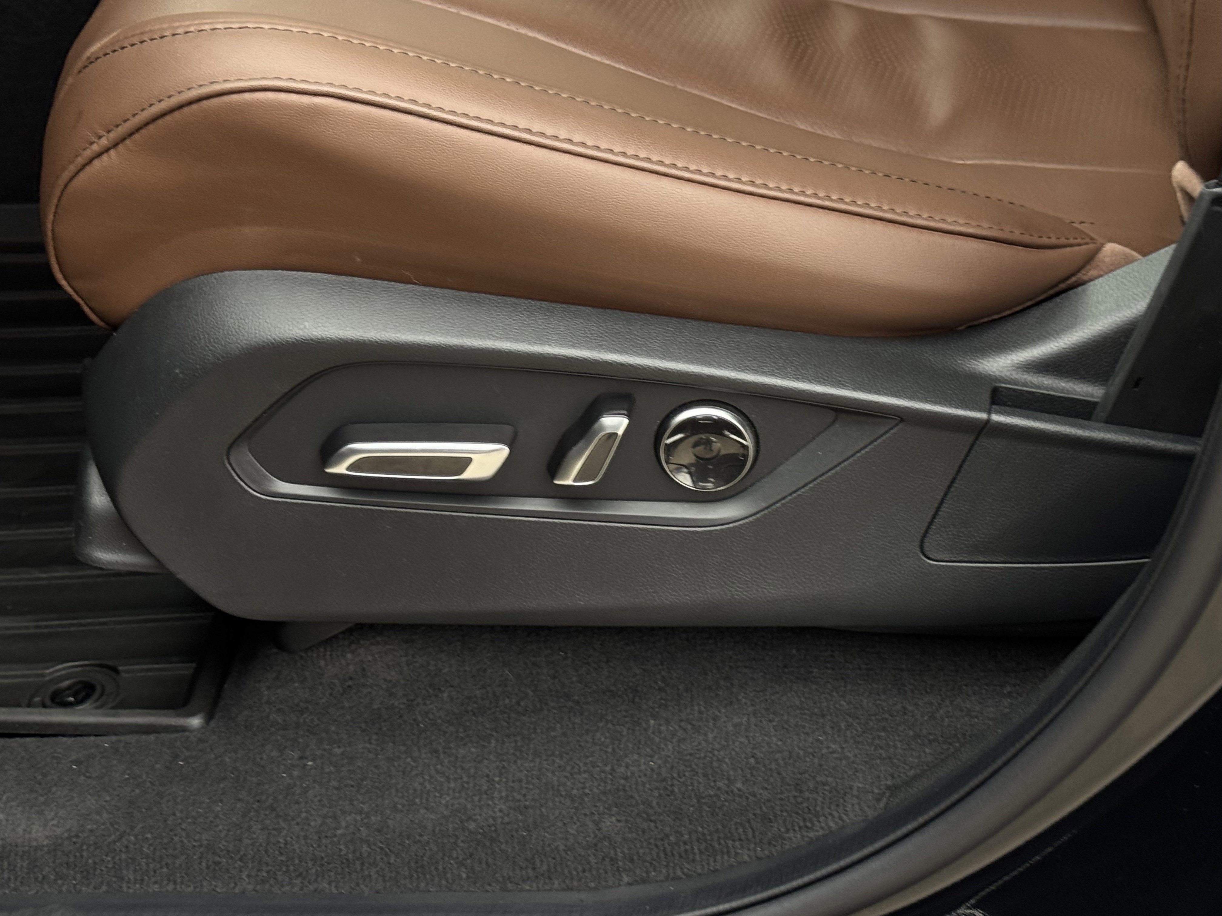 Used 2025 Acura MDX SH-AWD w/ Technology Package image 17