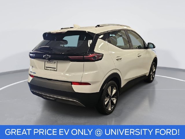 Used 2023 Chevrolet Bolt EUV LT w/ Convenience Package FWD image 3