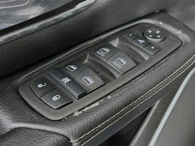 Used 2023 RAM 1500 Laramie AWD/4WD image 29