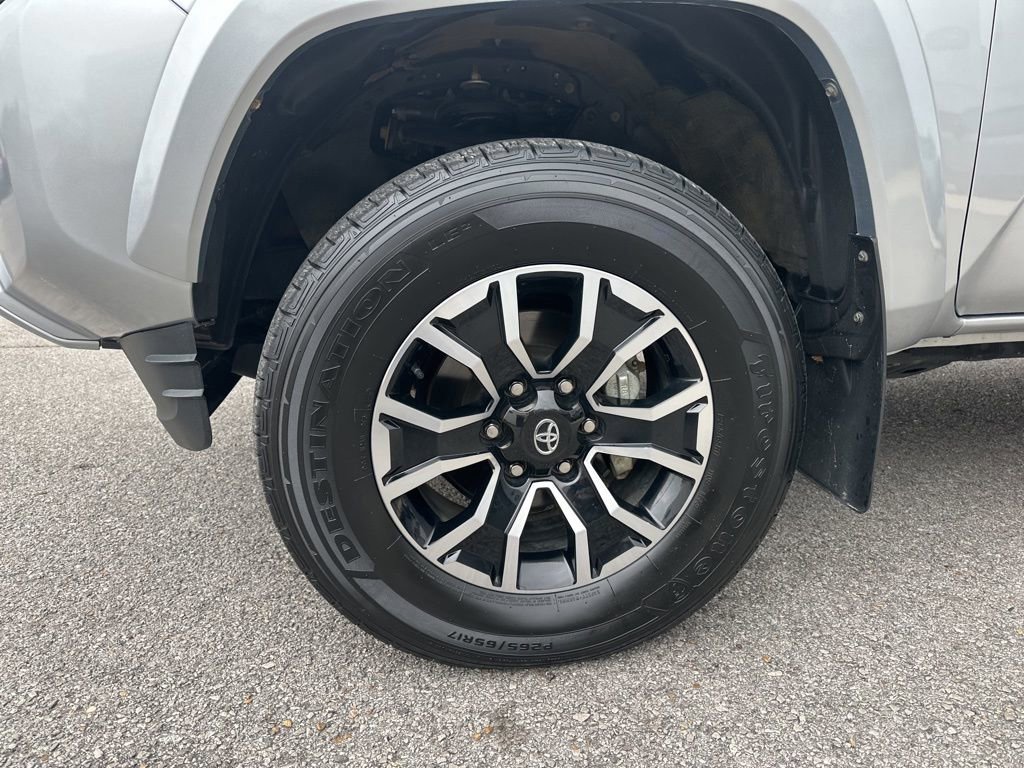Used 2023 Toyota Tacoma TRD Sport w/ Technology Package image 7