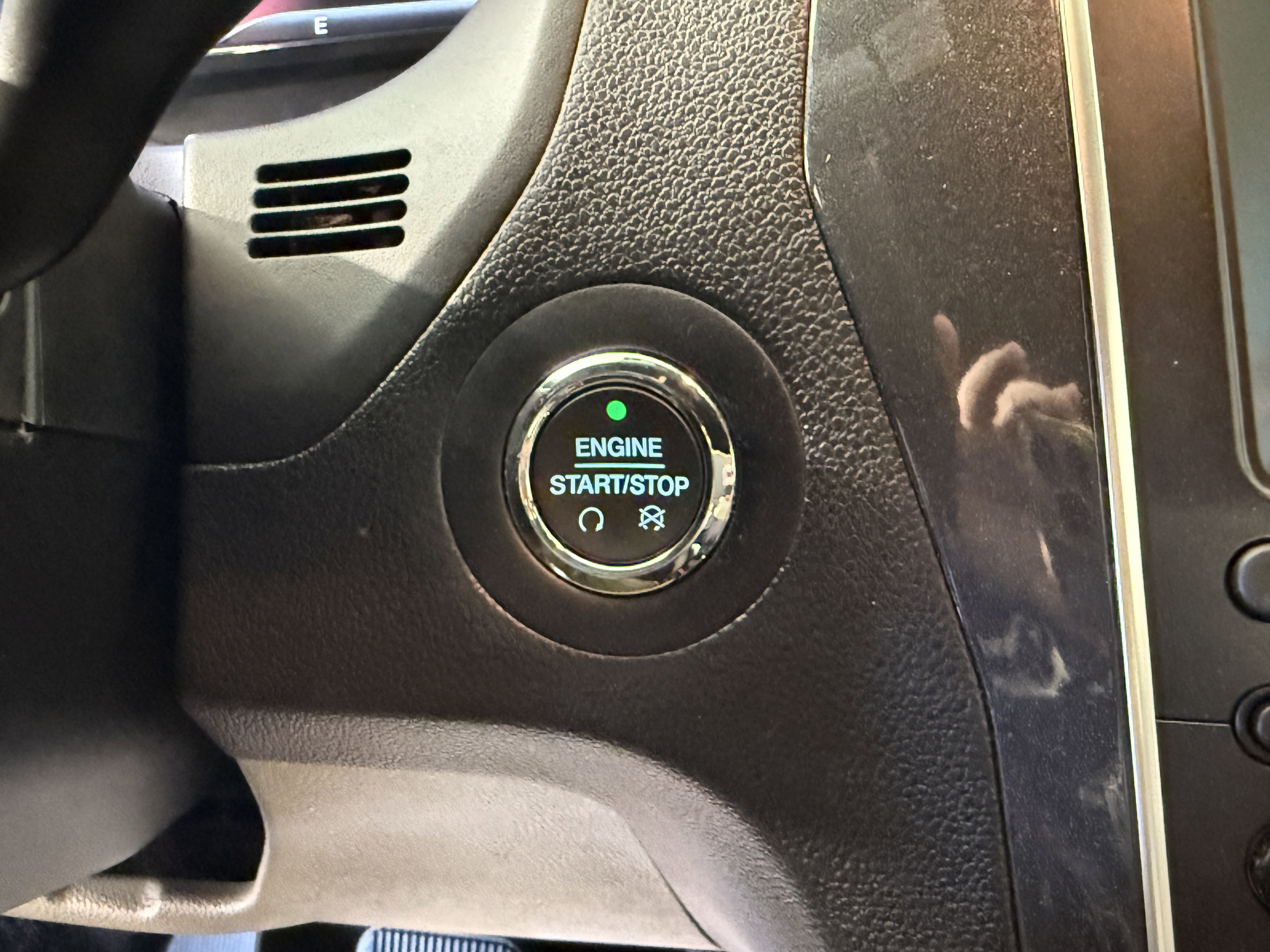 Certified 2019 Ford Explorer Limited w/ Ford Safe & Smart Package image 30