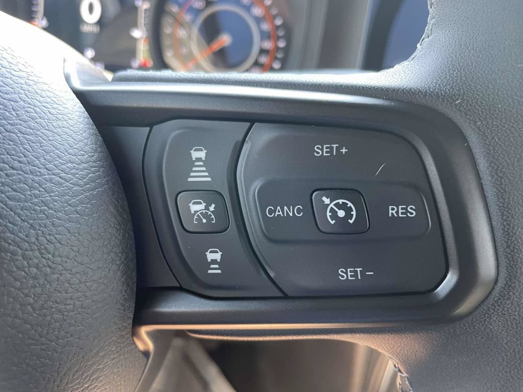 Used 2025 Jeep Gladiator Rubicon w/ Convenience Group AWD/4WD image 24
