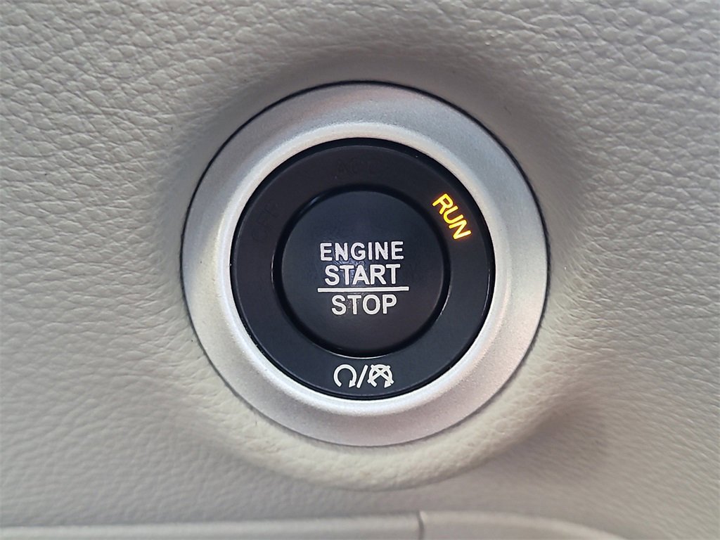 Used 2021 Chrysler Pacifica Touring image 25