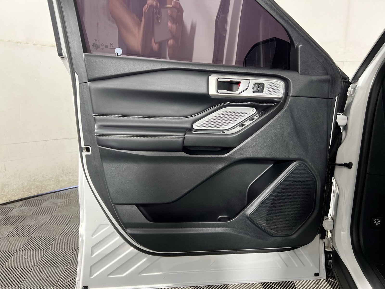 Certified 2020 Ford Explorer ST w/ Premium Technology Package AWD/4WD image 14