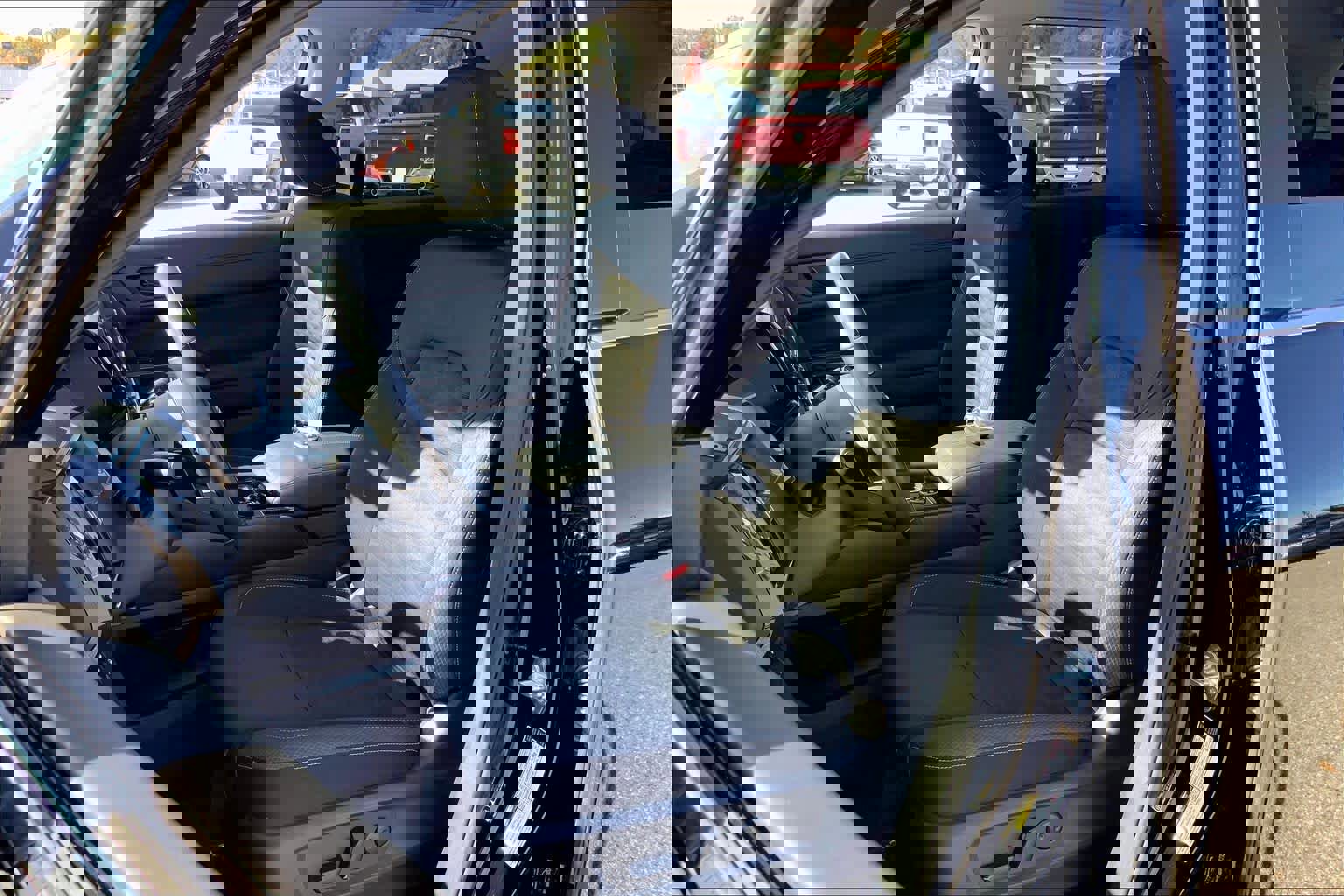 Used 2025 Nissan Pathfinder SV image 10