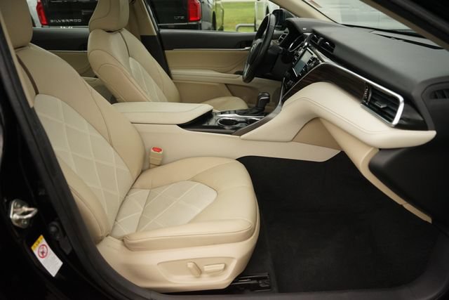Used 2018 Toyota Camry XLE FWD image 19