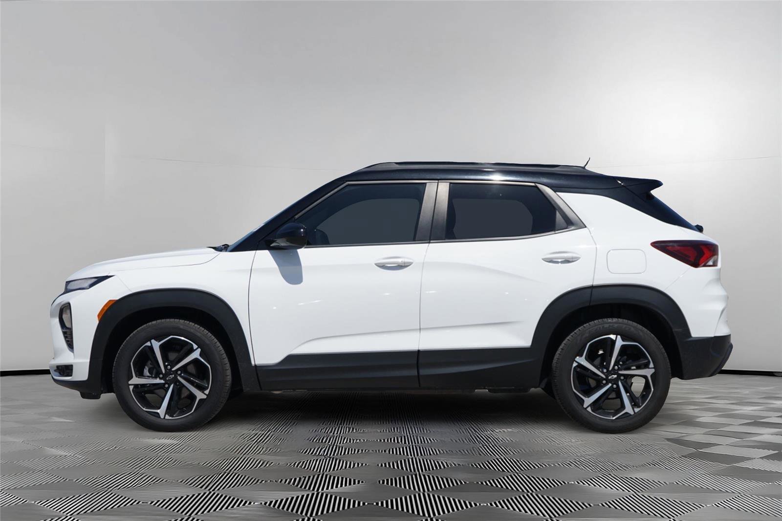 Used 2021 Chevrolet TrailBlazer RS w/ Technology Package FWD image 7