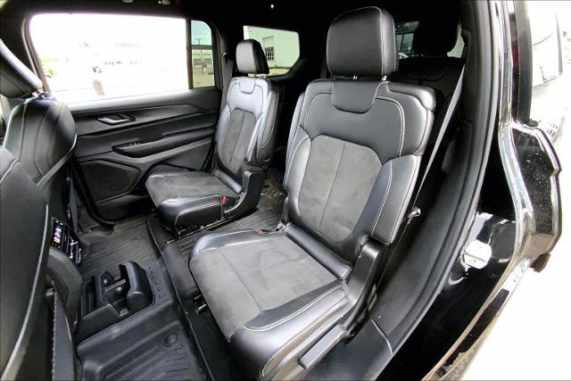Used 2025 Jeep Grand Cherokee L Altitude AWD/4WD image 21