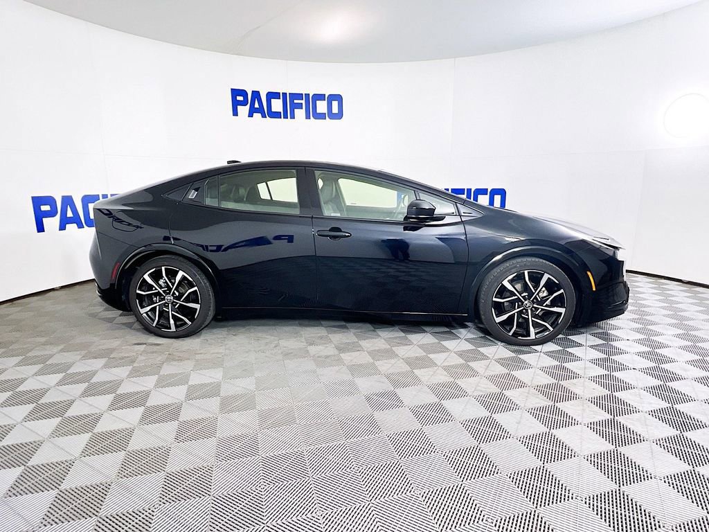 Used 2024 Toyota Prius Prime Premium image 2