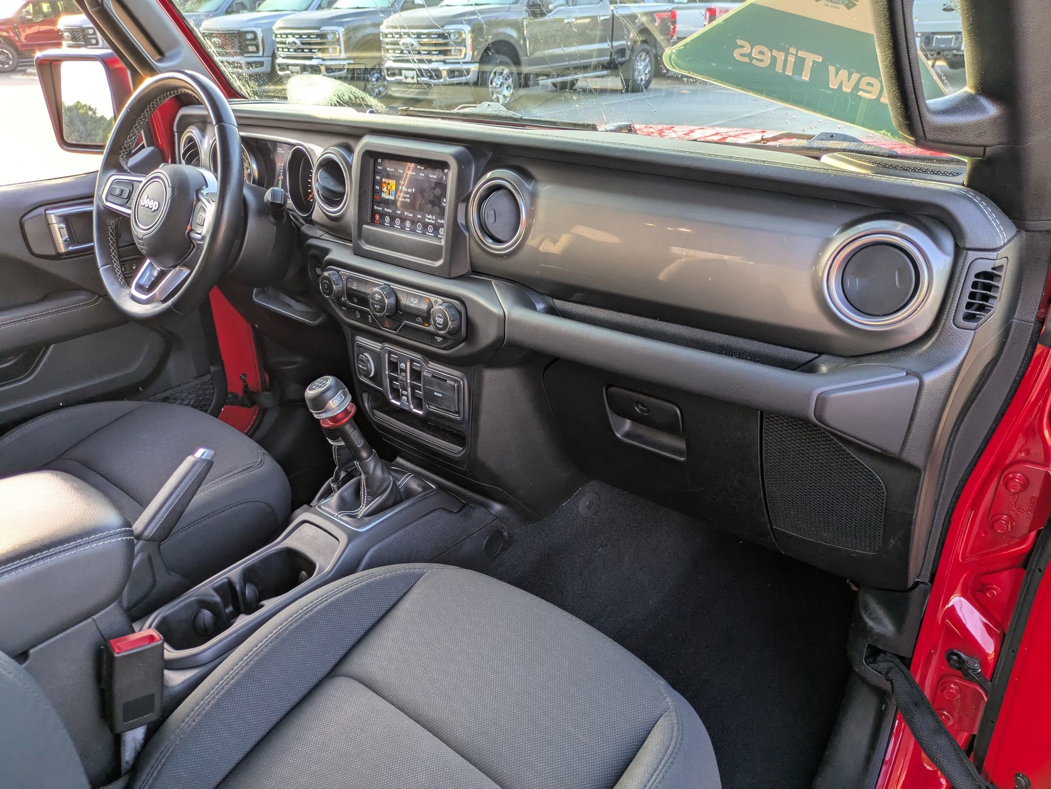 Used 2020 Jeep Wrangler Unlimited Sahara image 40