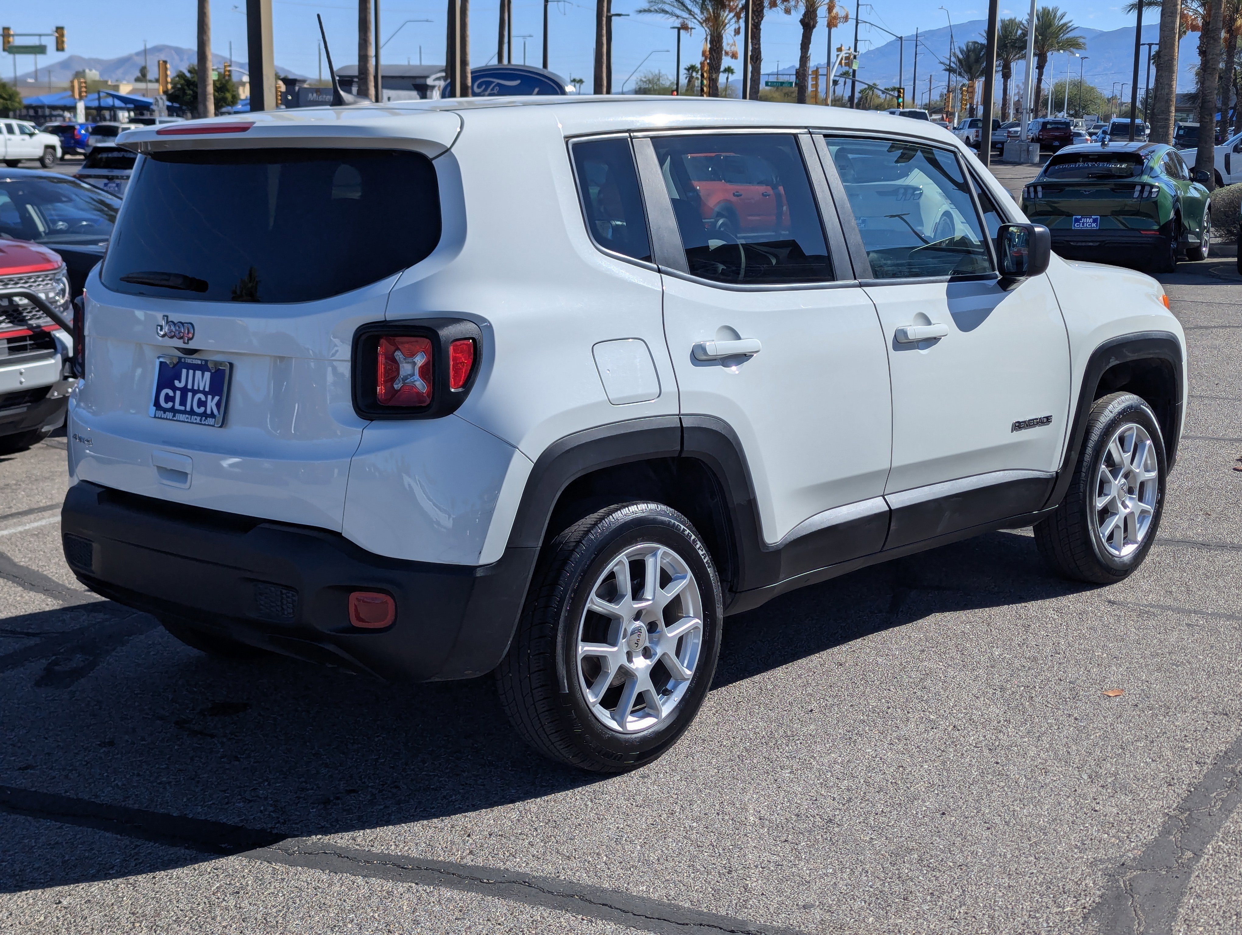 Used 2023 Jeep Renegade Latitude image 4