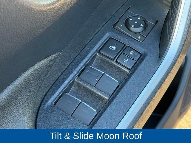 Used 2022 Toyota RAV4 XLE w/ Convenience Package AWD/4WD image 14