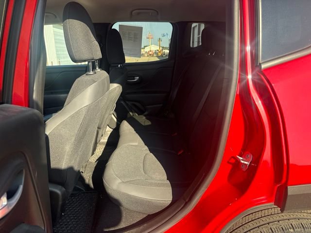 Used 2023 Jeep Renegade Latitude w/ Premium Group AWD/4WD image 4