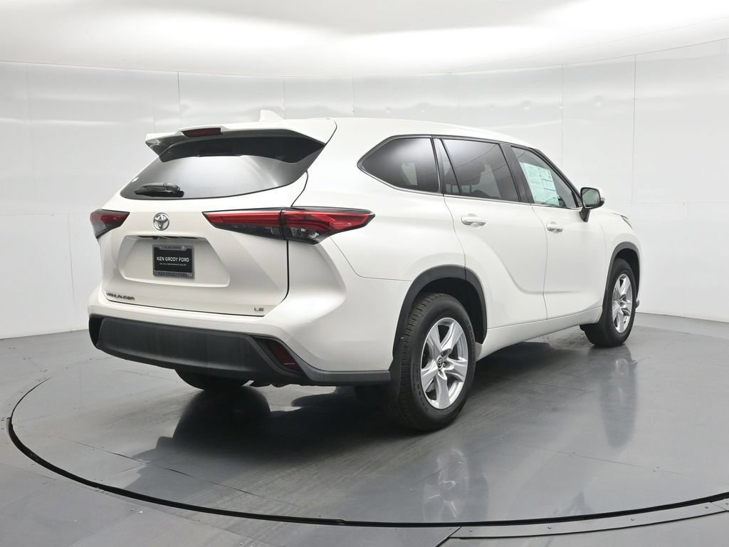 Used 2021 Toyota Highlander LE image 14