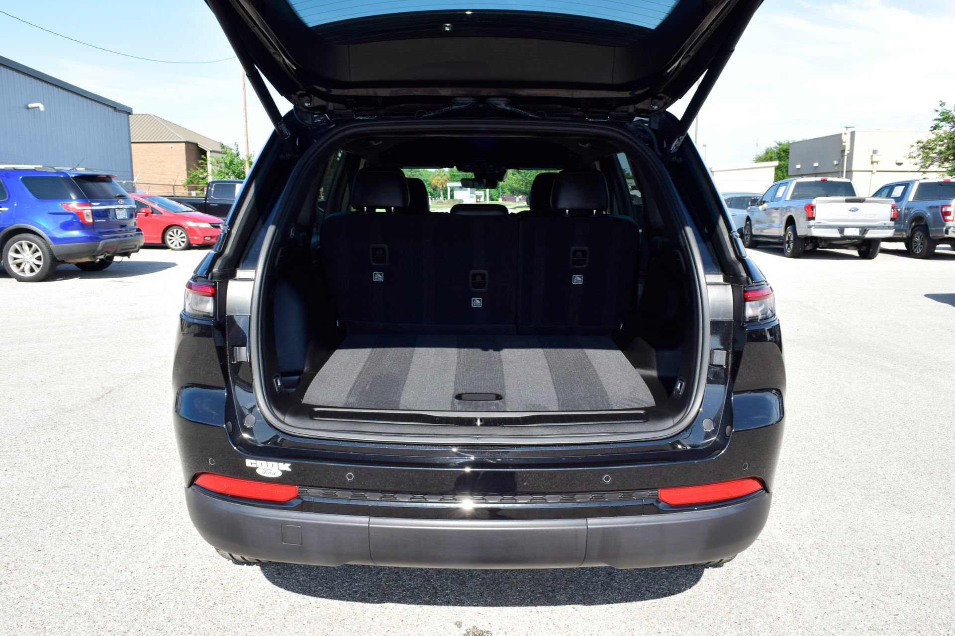 Used 2025 Jeep Grand Cherokee Limited w/ Black Appearance Package AWD/4WD image 21