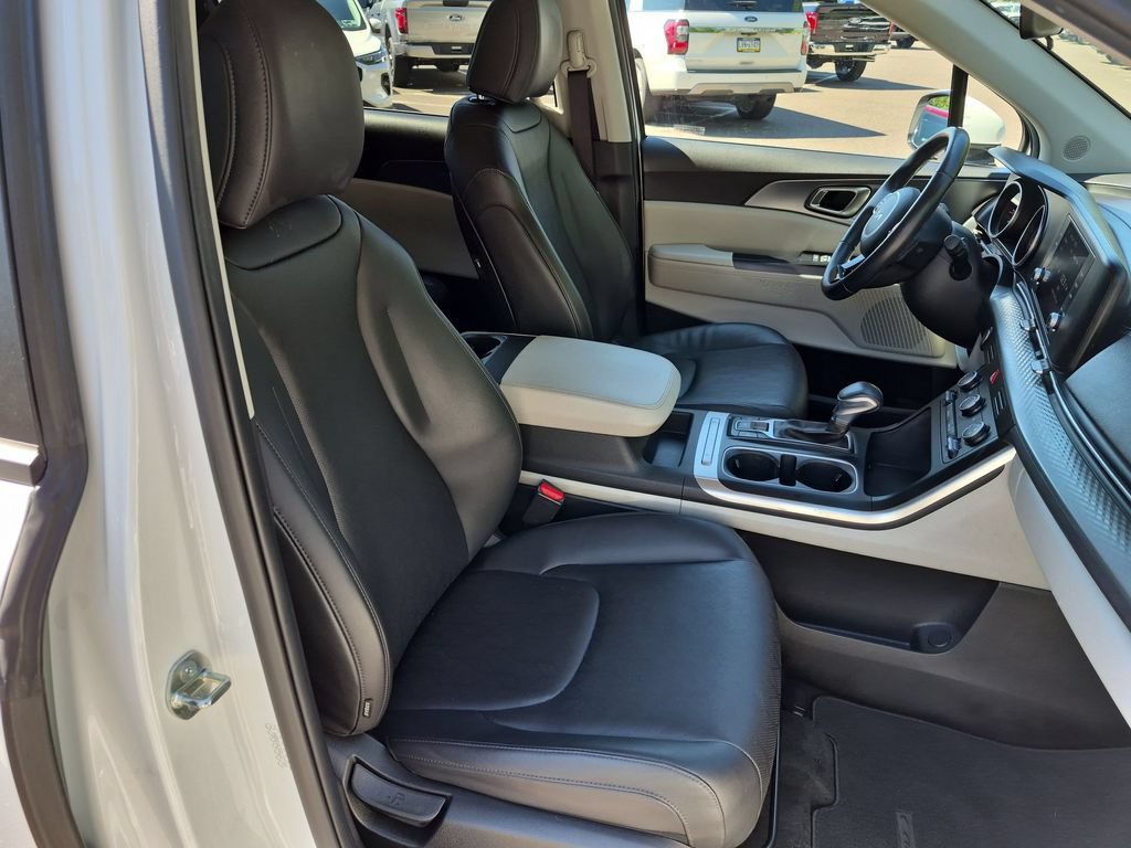 Used 2024 Kia Carnival LX FWD image 40