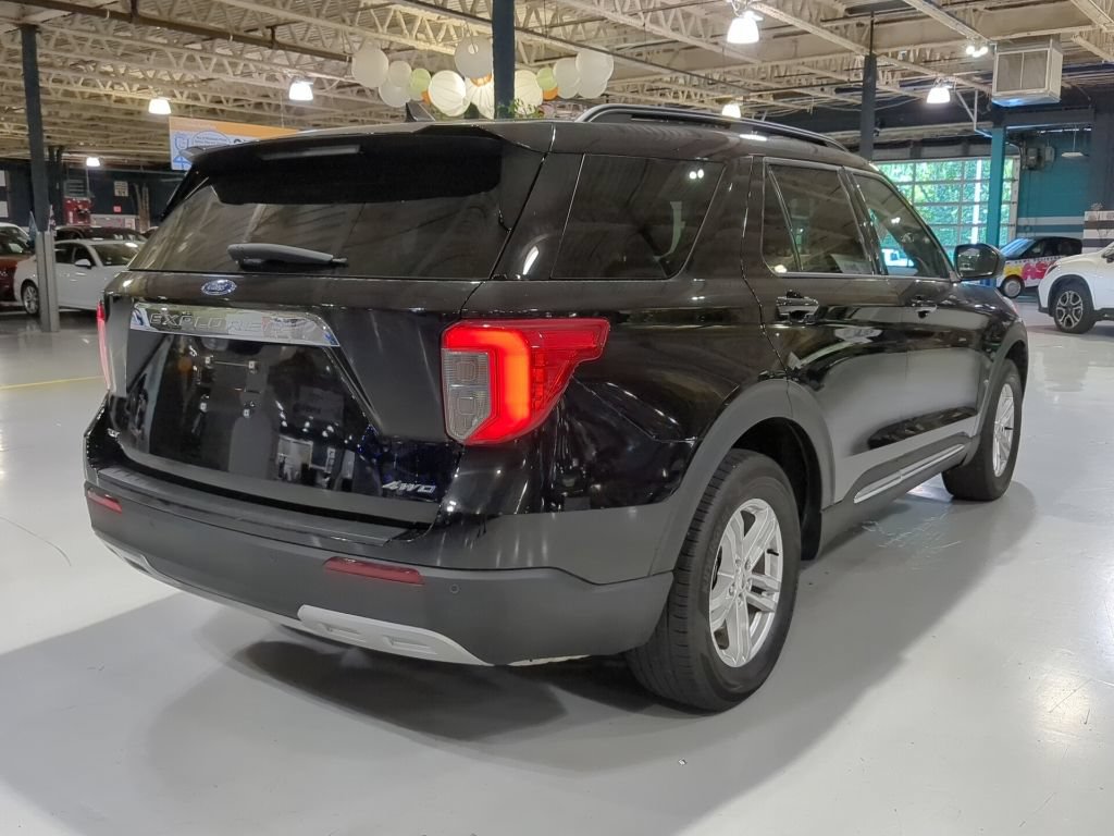 Certified 2023 Ford Explorer XLT w/ Equipment Group 202A AWD/4WD image 8