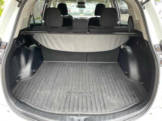 Used 2018 Toyota RAV4 LE w/ All Weather Liner Package AWD/4WD image 21