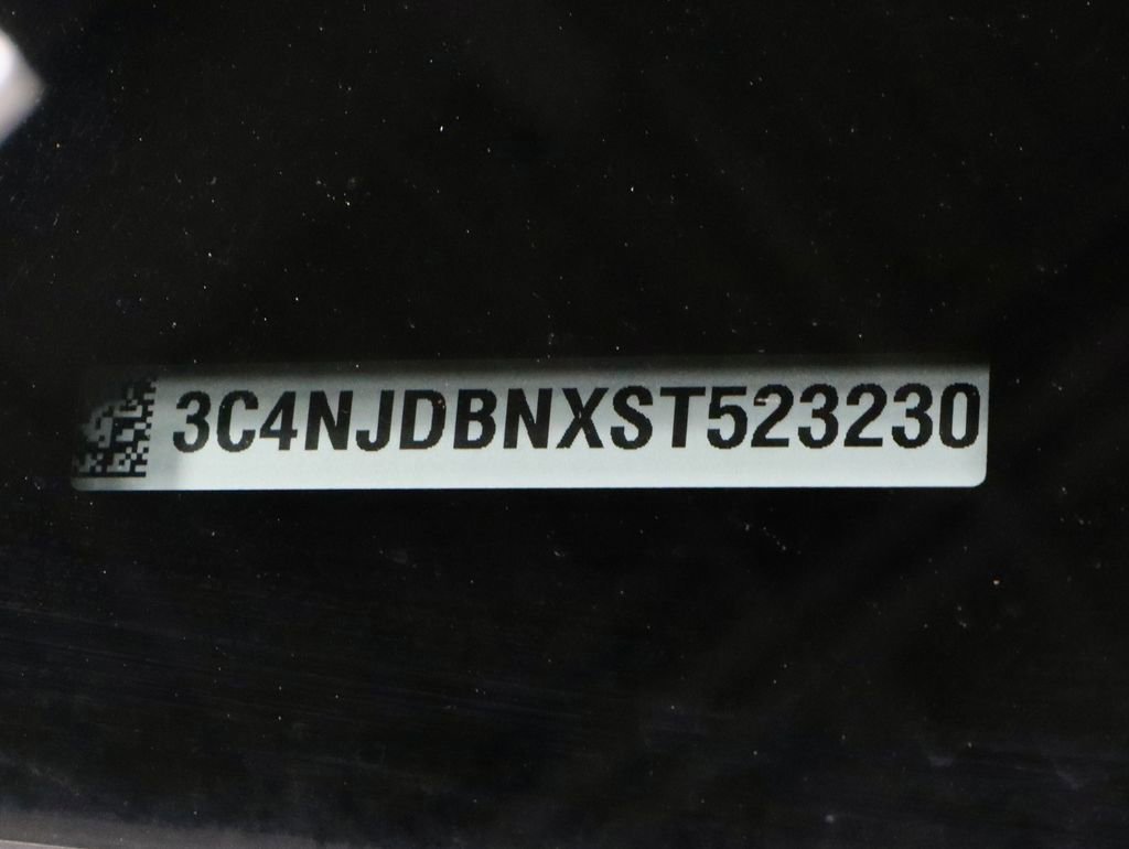 Used 2025 Jeep Compass Latitude image 31