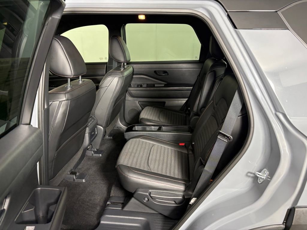 Used 2025 Nissan Pathfinder Rock Creek image 29