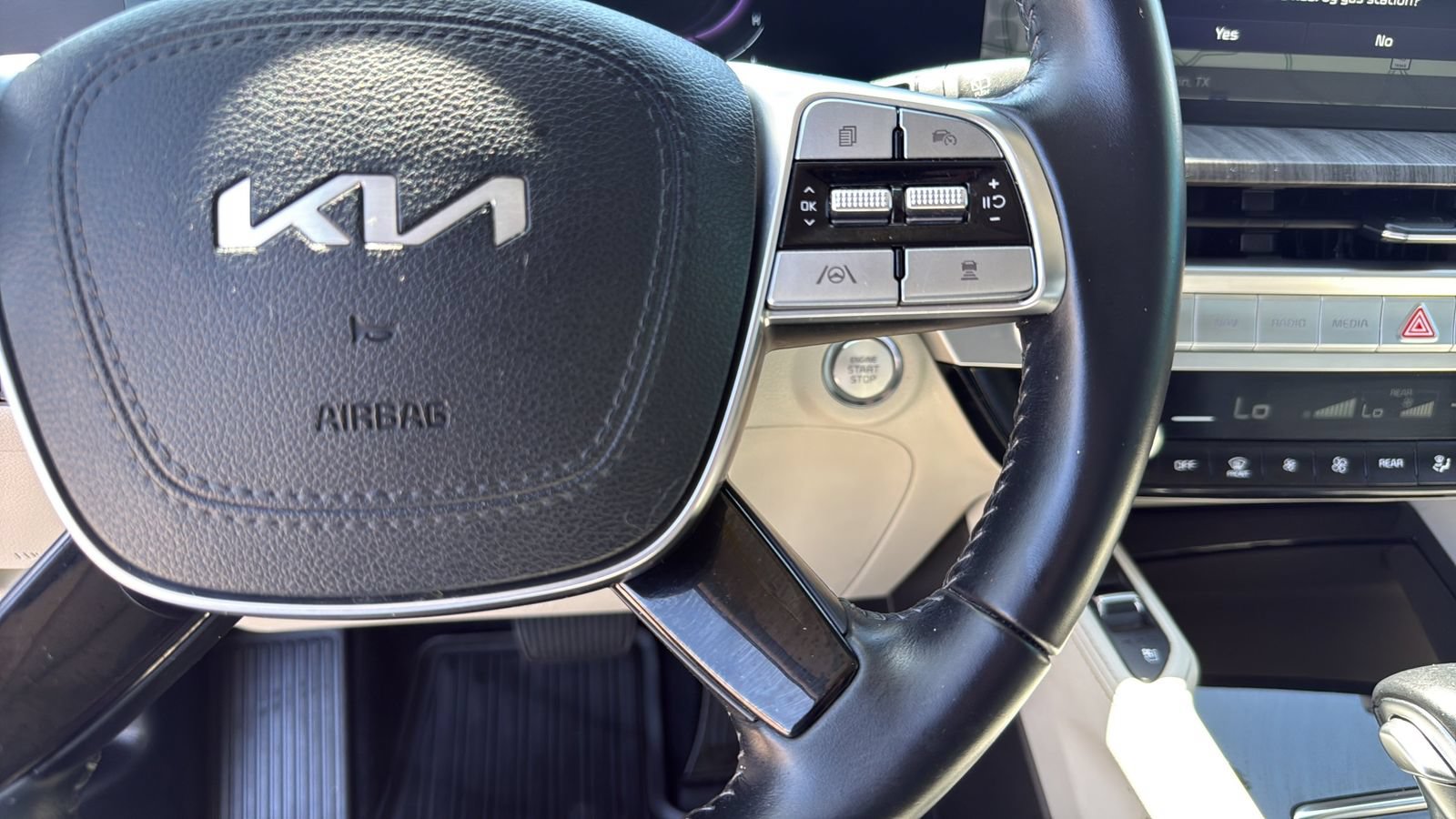 Used 2024 Kia Telluride EX w/ EX Captain's Chair Package FWD image 15