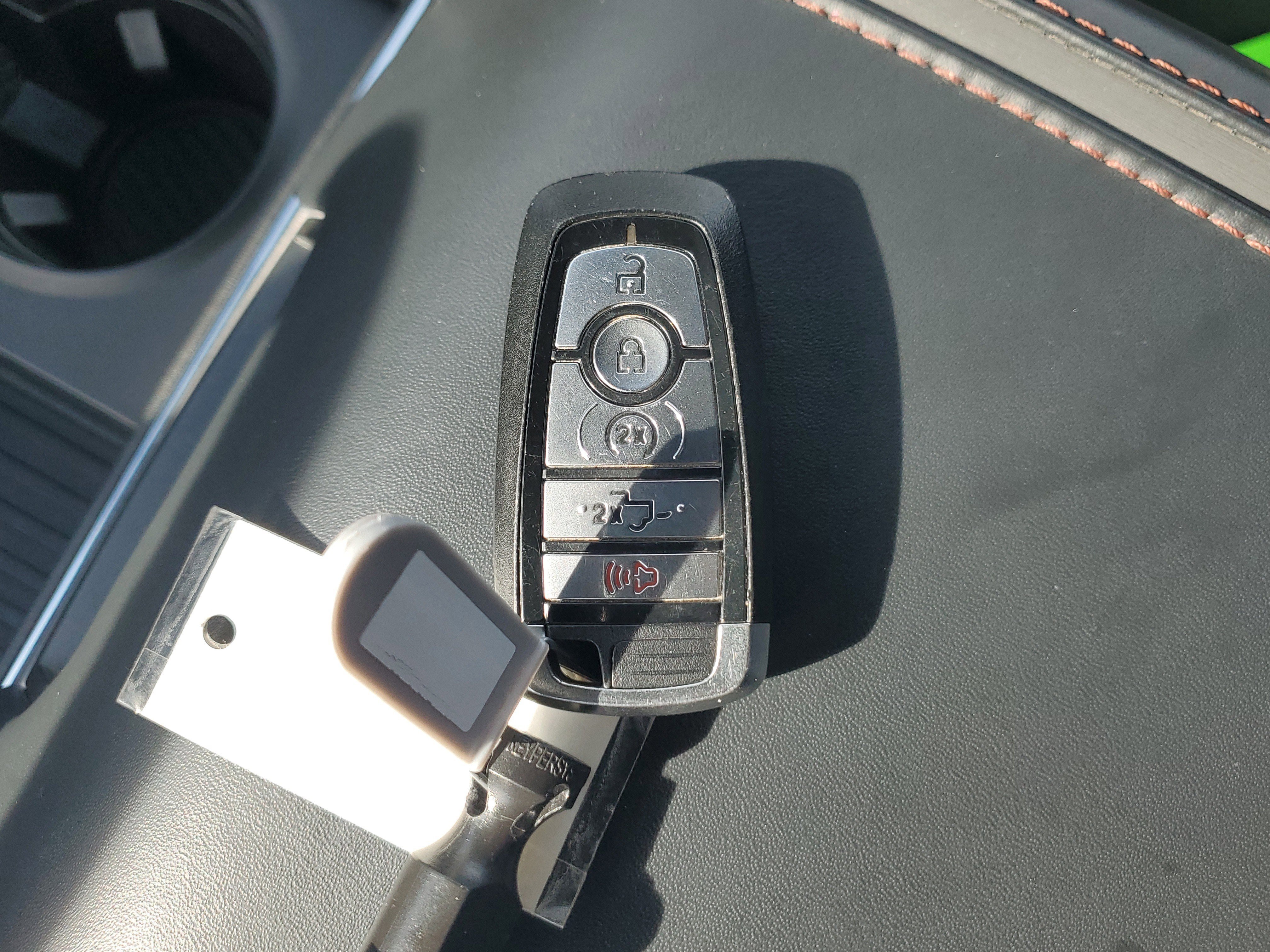 Certified 2022 Ford F450 Platinum w/ FX4 Off-Road Package image 29