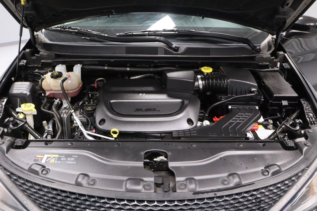 Used 2023 Chrysler Voyager LX FWD image 14