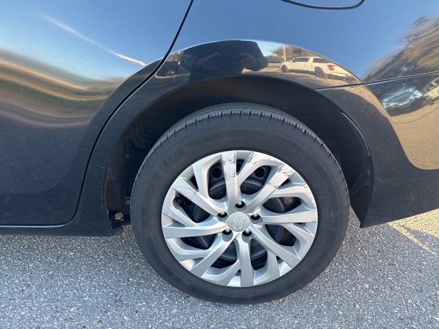 Used 2019 Toyota Corolla LE image 14