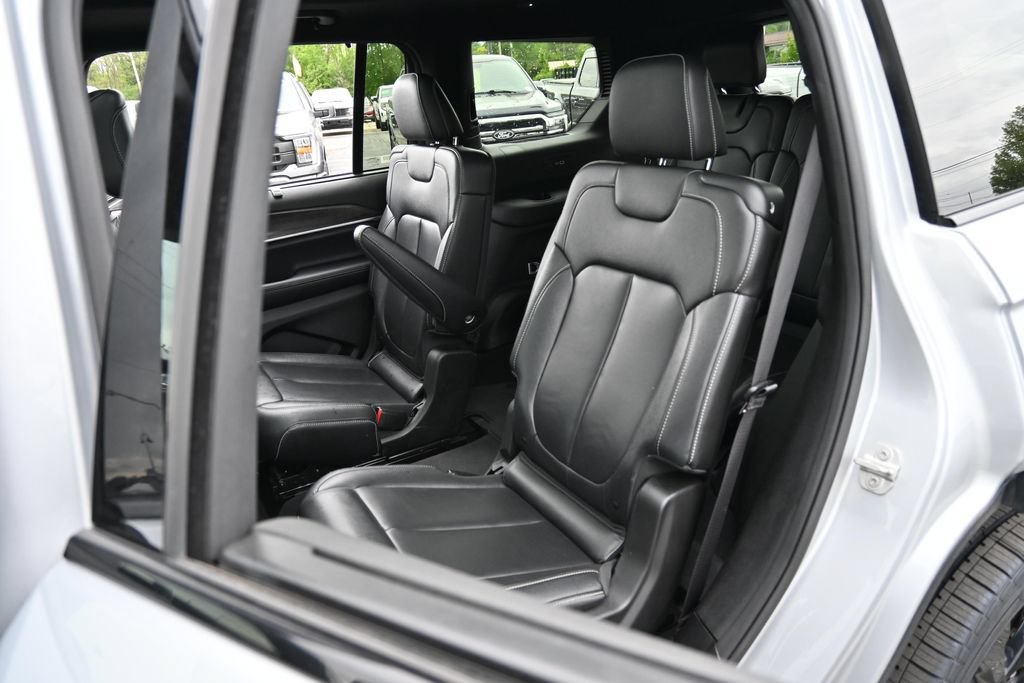 Used 2024 Jeep Grand Cherokee L Limited w/ Luxury Tech Group II AWD/4WD image 27