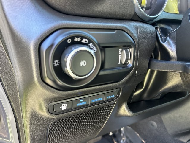 Used 2023 Jeep Wrangler Unlimited Rubicon 4xe w/ Cold Weather Group AWD/4WD image 27