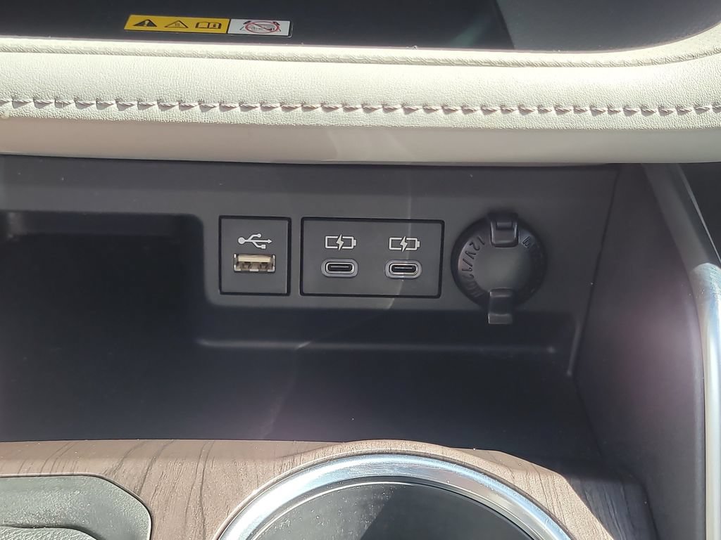 Used 2023 Toyota Highlander Limited FWD image 27