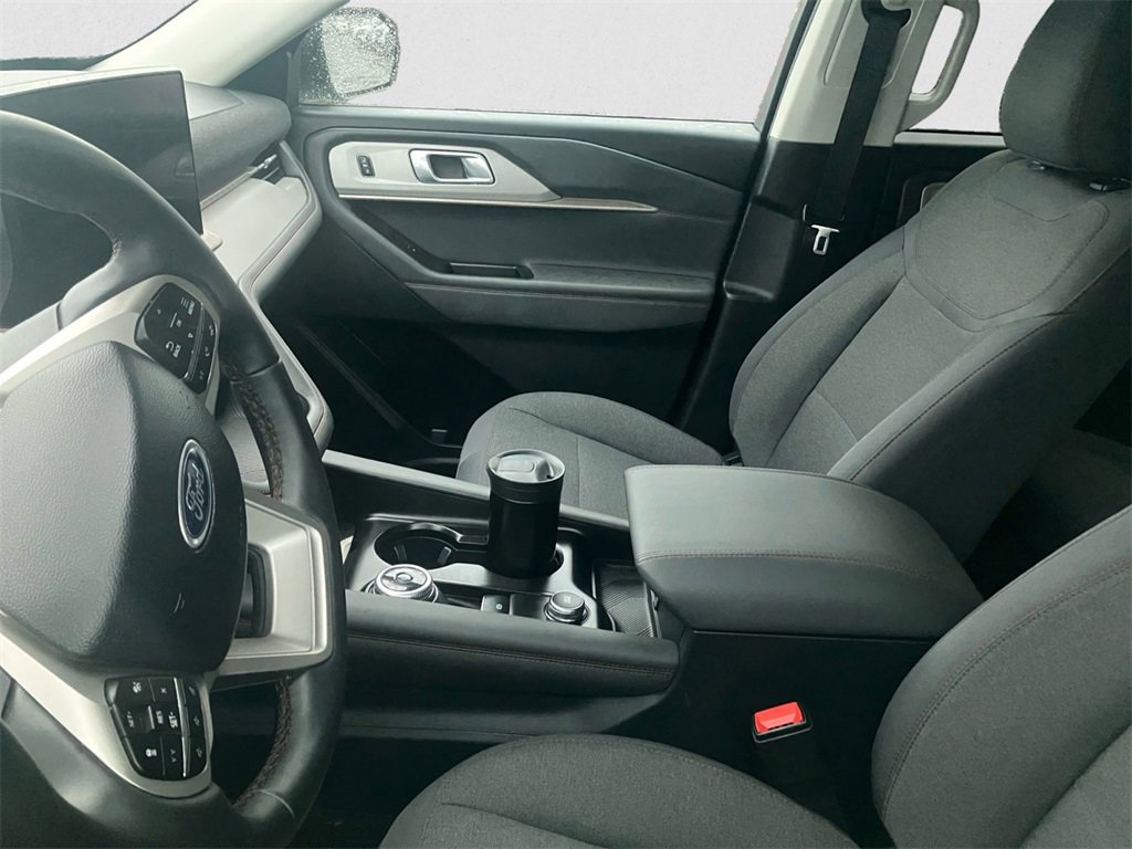 Certified 2025 Ford Explorer Active image 9