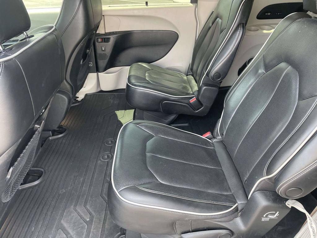 Used 2022 Chrysler Pacifica Limited FWD image 12