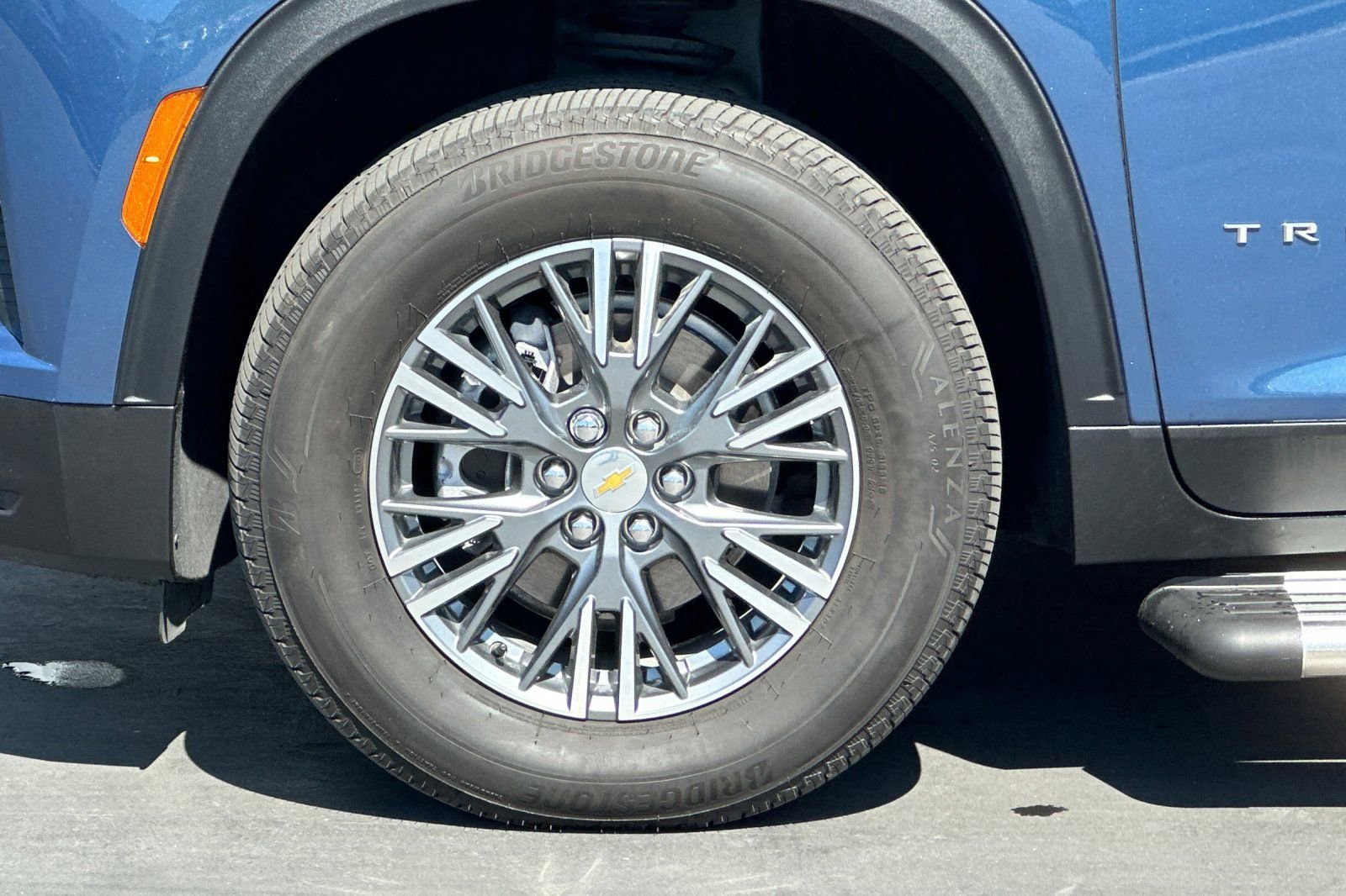 Used 2024 Chevrolet Traverse LT w/ Trailering Package FWD image 28