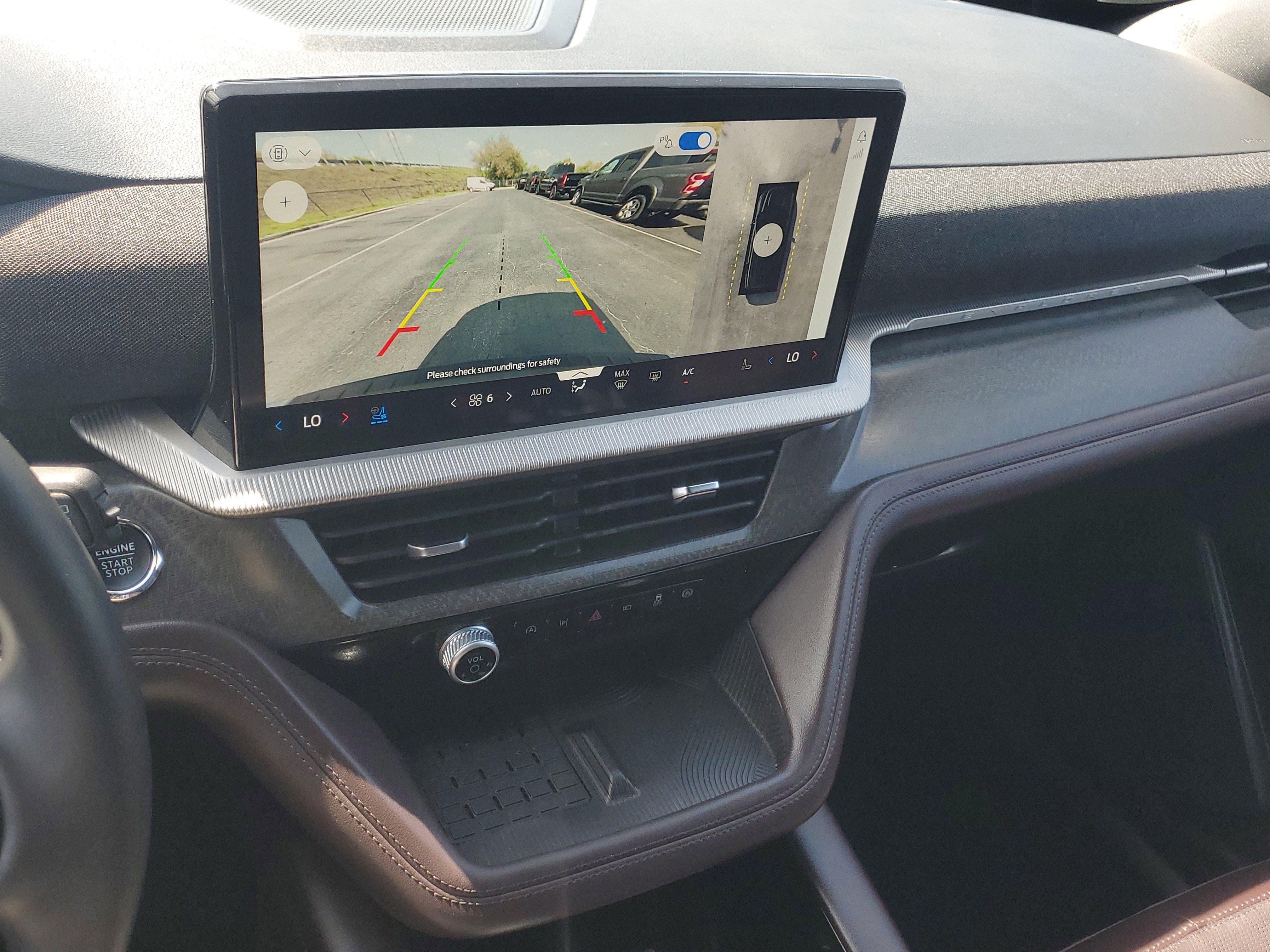 Certified 2025 Ford Explorer Platinum image 28