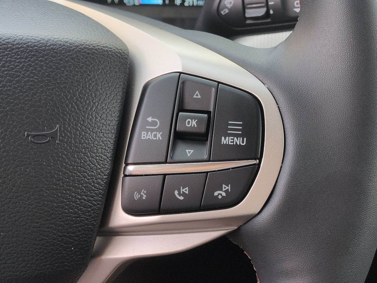 Certified 2025 Ford Explorer Active RWD image 24