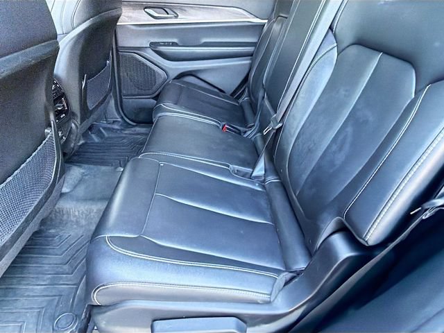 Used 2023 Jeep Grand Cherokee L Limited AWD/4WD image 32