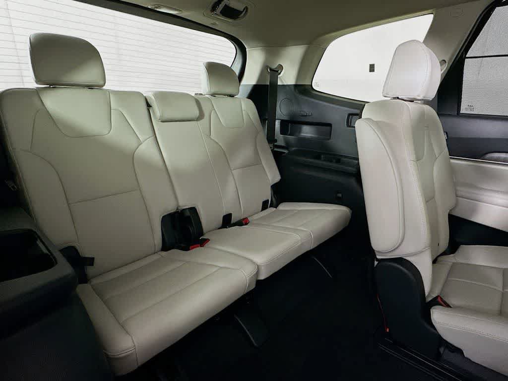 Used 2024 Kia Telluride EX w/ EX Captain's Chair Package FWD image 30