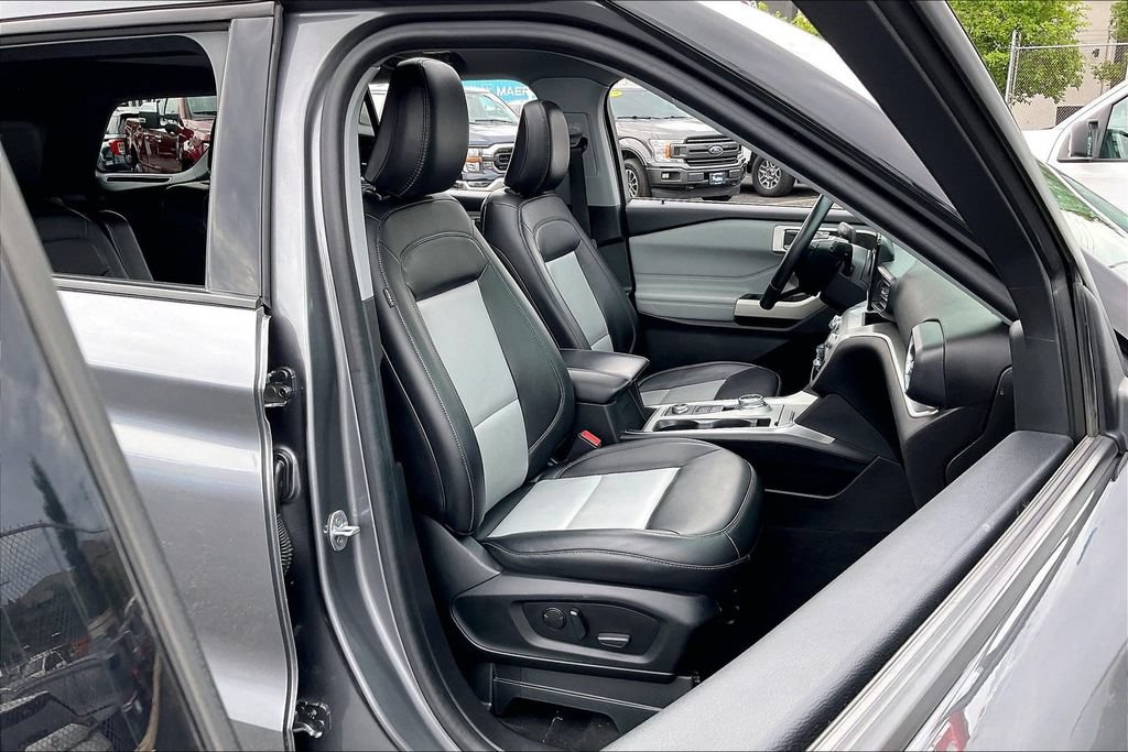 Certified 2022 Ford Explorer XLT w/ Equipment Group 202A AWD/4WD image 6