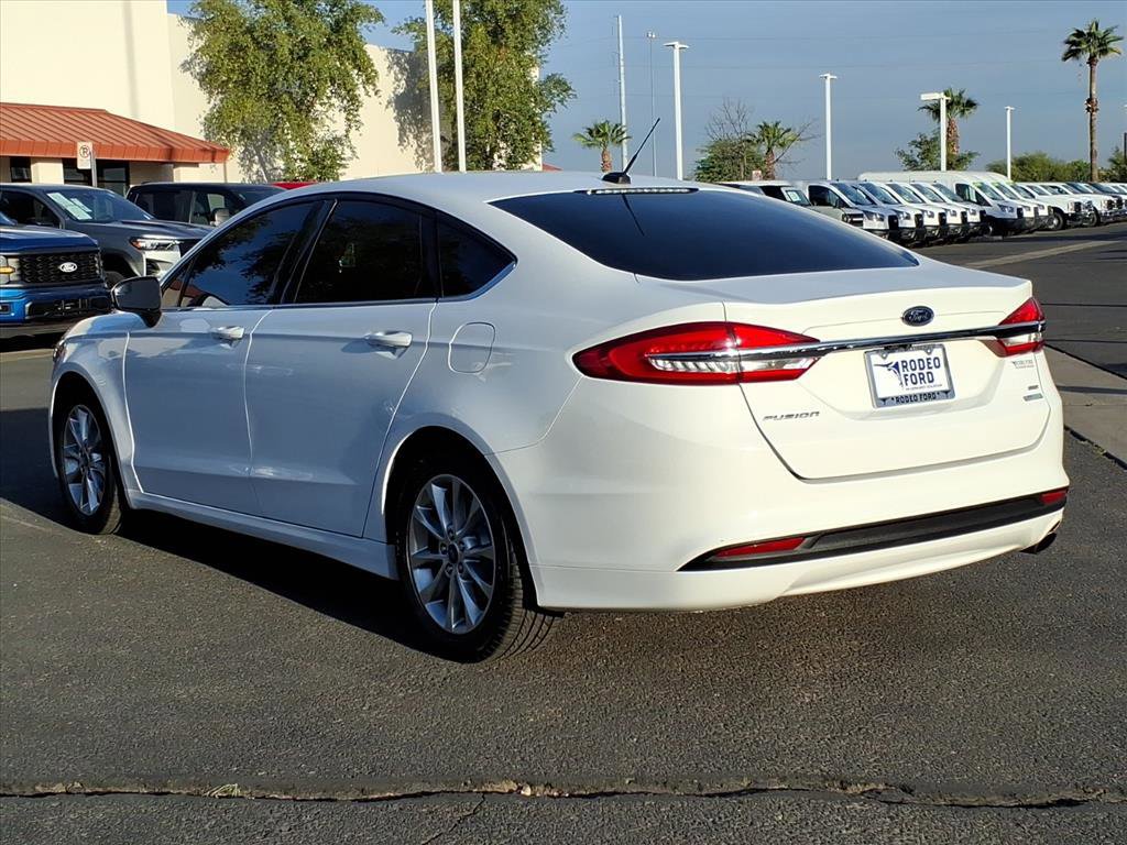 Certified 2017 Ford Fusion SE image 4