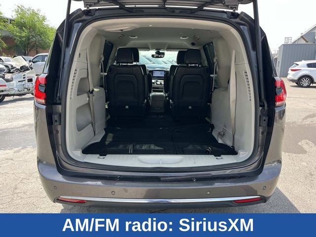 Used 2023 Chrysler Pacifica Touring-L FWD image 15