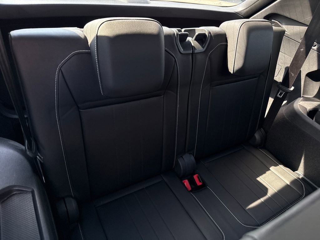 Used 2023 Volkswagen Tiguan SE R-Line image 27