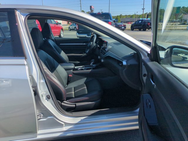 Used 2024 Nissan Altima 2.5 SR FWD image 33