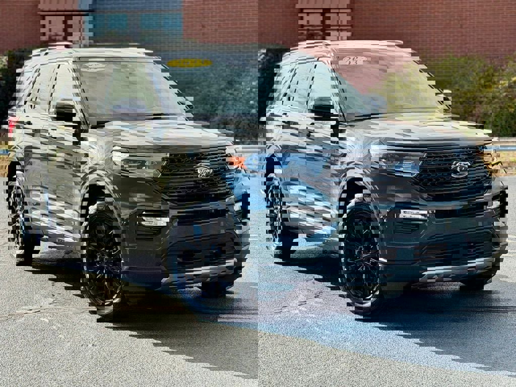 Certified 2023 Ford Explorer XLT w/ Equipment Group 202A image 2