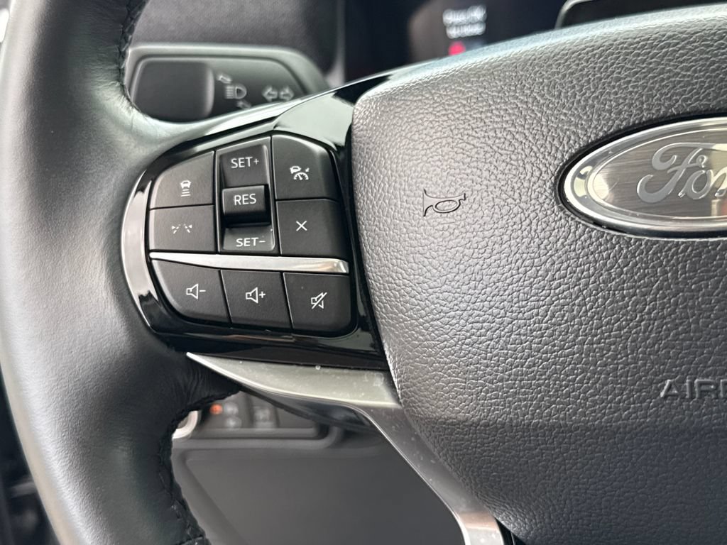 Certified 2025 Ford Explorer Platinum w/ Ultimate Package AWD/4WD image 17