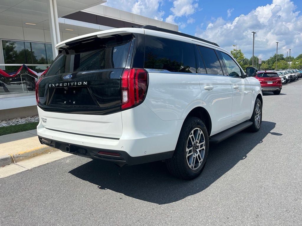 Certified 2025 Ford Expedition Active AWD/4WD image 9