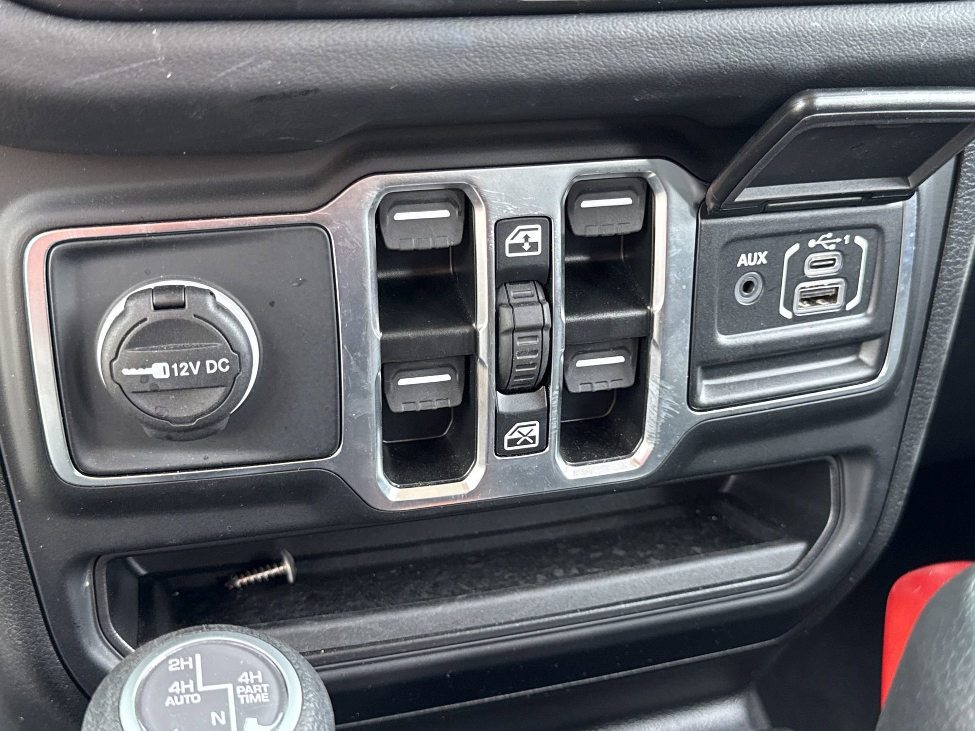 Used 2025 Jeep Wrangler Unlimited Sahara w/ Safety Group image 6