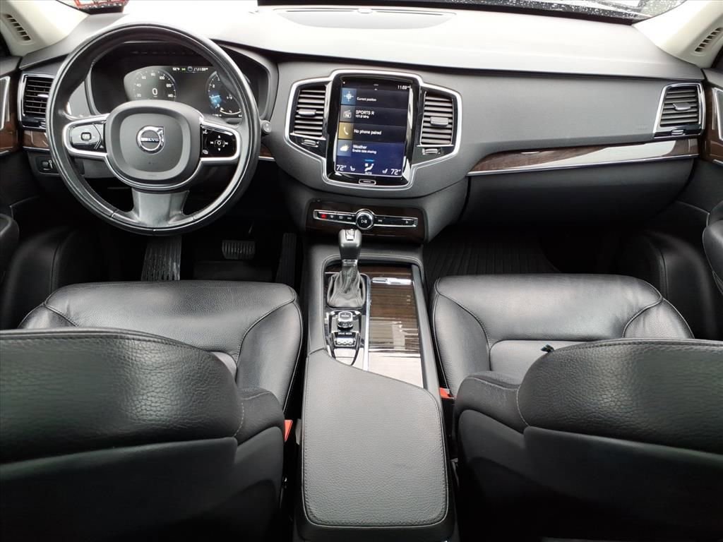 Used 2017 Volvo XC90 T6 Momentum w/ Vision Package image 11